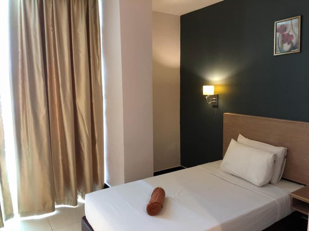 The Room Hotel Miri Quarto foto