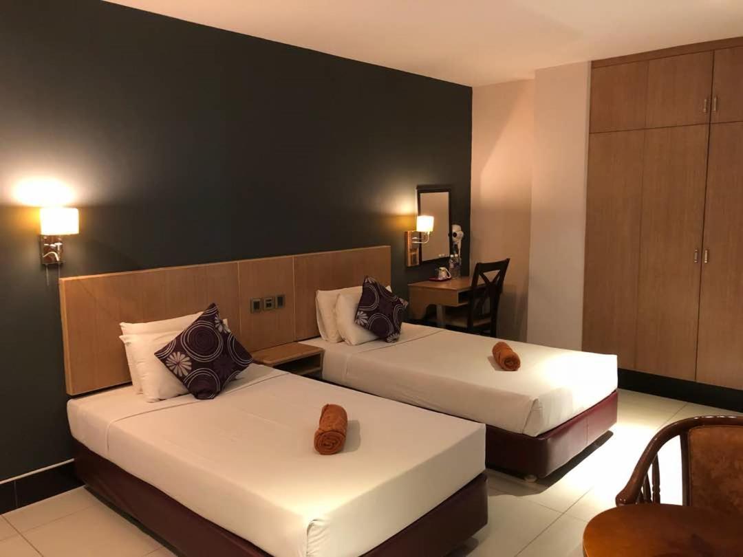 The Room Hotel Miri Quarto foto