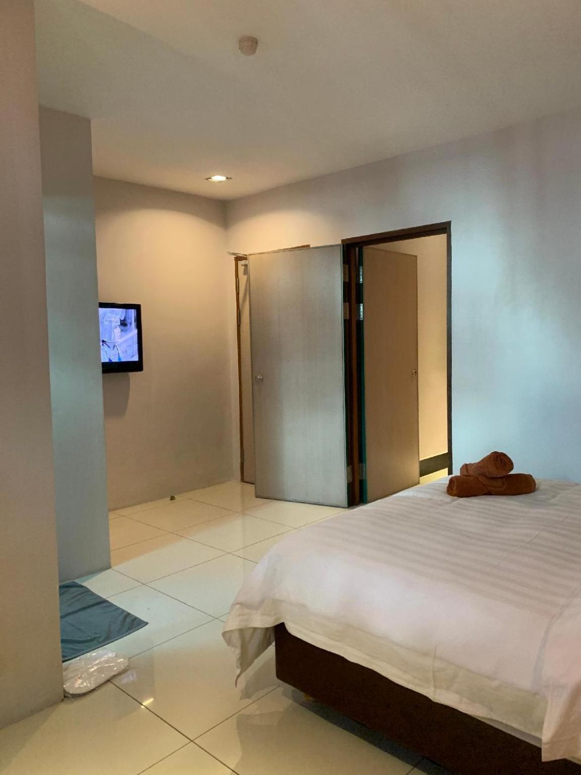 The Room Hotel Miri Quarto foto