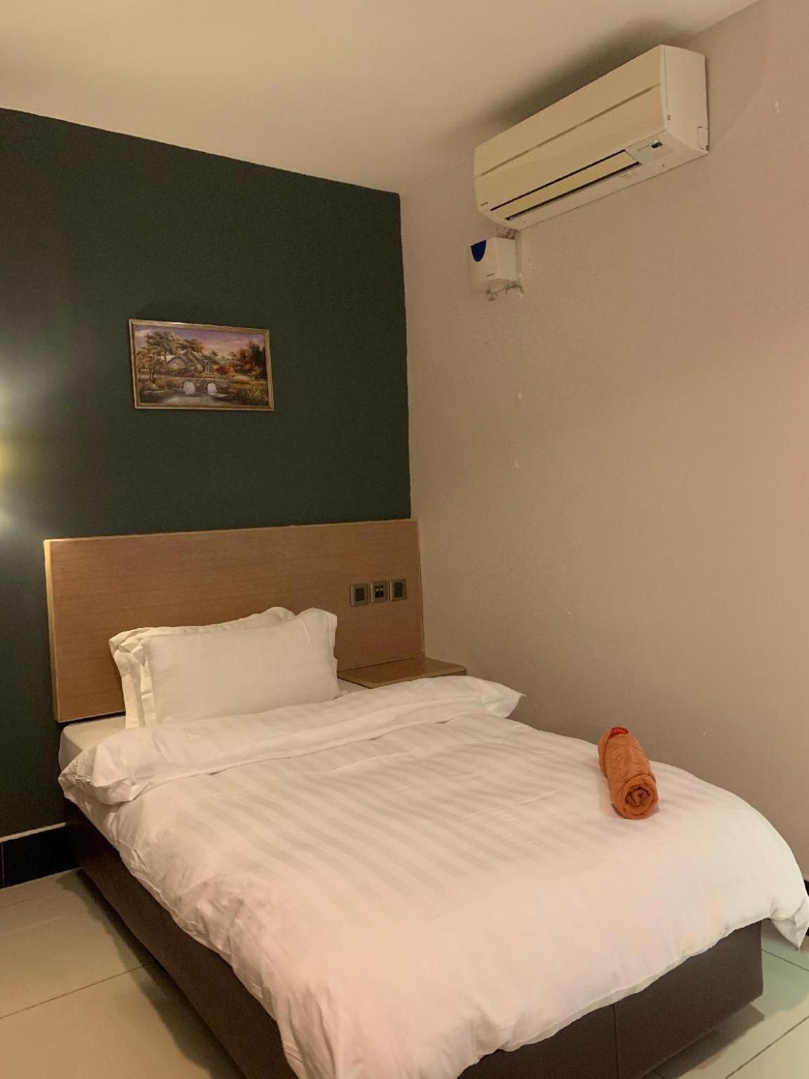 The Room Hotel Miri Quarto foto