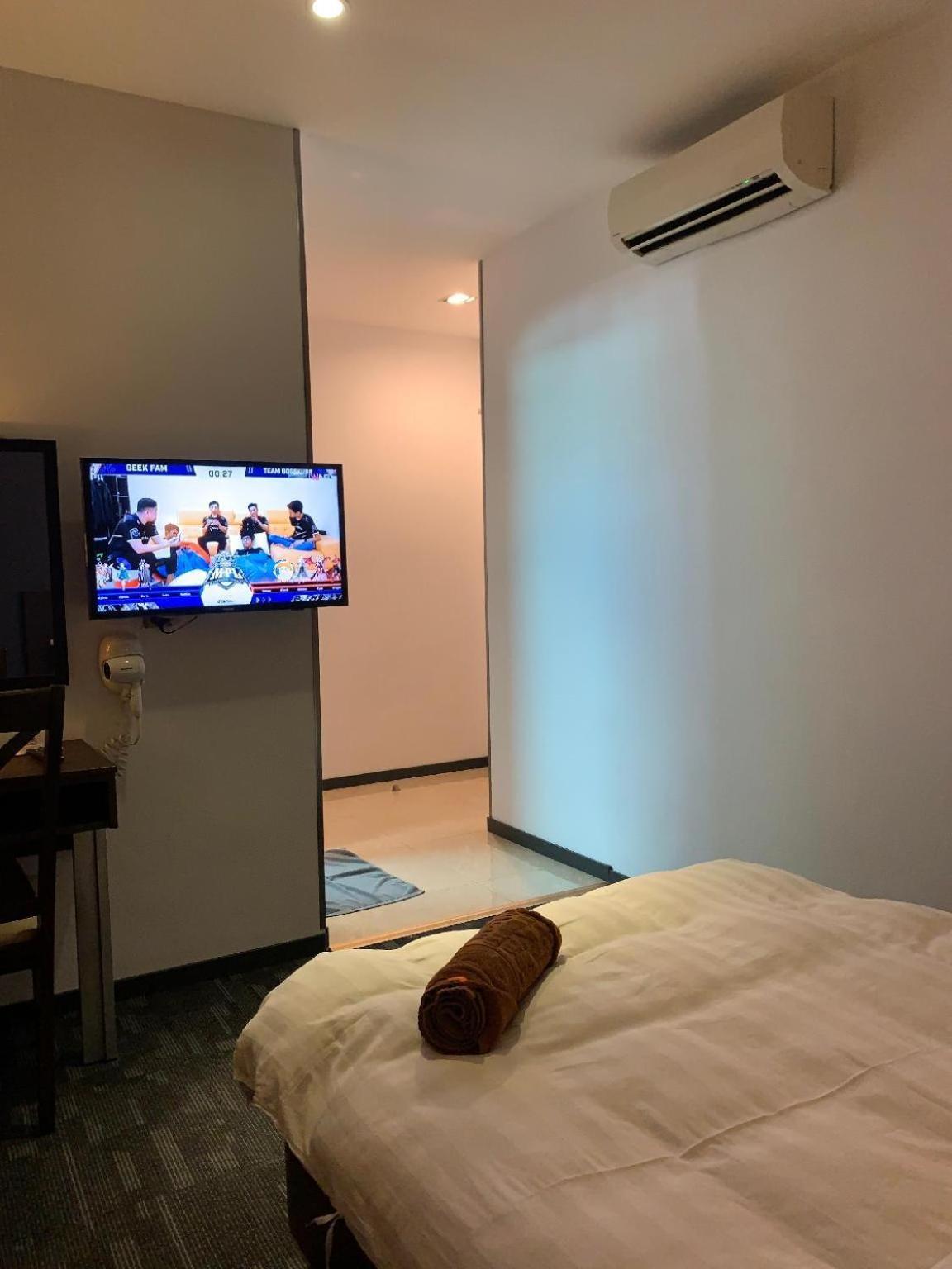 The Room Hotel Miri Quarto foto